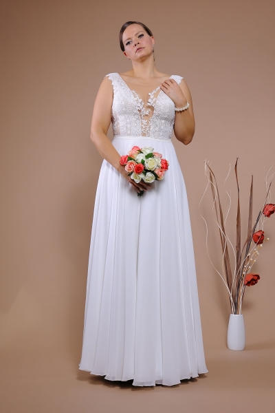 Schantal Brautkleid aus der Kollektion „Queen XXL“, Modell 14081 XXL.