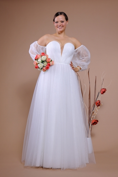Schantal Brautkleid aus der Kollektion „Queen XXL“, Modell 14096 XXL.