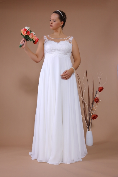 Schantal wedding dress from the collection Queen XXL, model 14124 XXL.