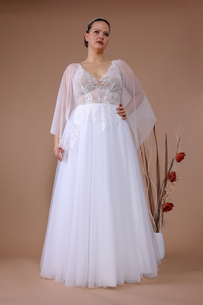 Schantal Brautkleid aus der Kollektion „Queen XXL“, Modell 14150 XXL.