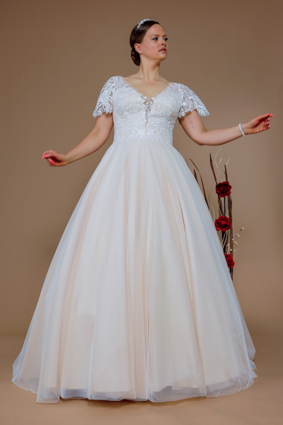 Schantal Brautkleid aus der Kollektion „Pilar XXL“, Modell 14194.