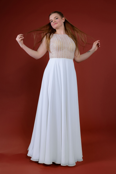 Schantal wedding dress from the collection Pilar XXL, model 14218.