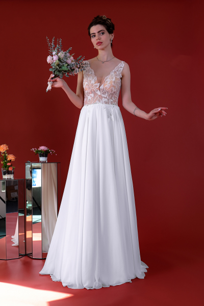 Schantal wedding dress from the collection Elegia, model 14220.
