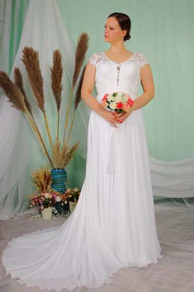 Schantal wedding dress from the collection Ni-Na (Sale), model 2215.