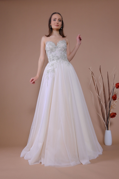 Schantal Brautkleid aus der Kollektion „Traum“, Modell 2249.