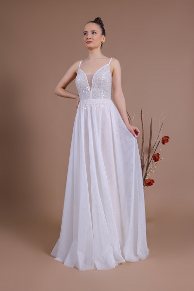 Schantal wedding dress from the collection Traum, model 2291.