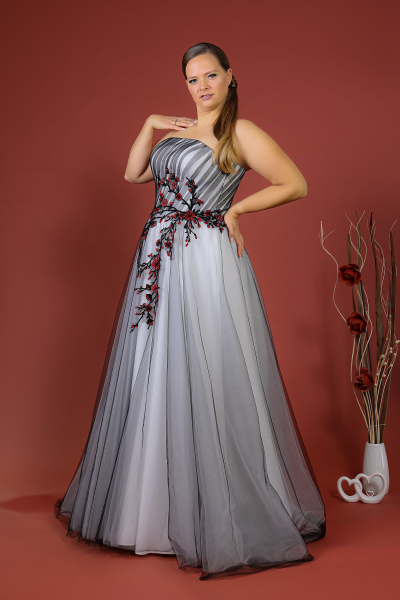 Schantal Brautkleid aus der Kollektion „Pilar XXL“, Modell 52002-2.