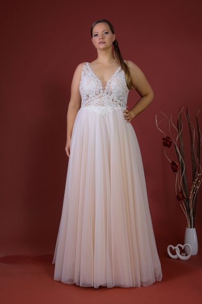 Schantal Brautkleid aus der Kollektion „Pilar XXL“, Modell 52003.