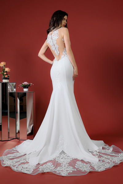 Schantal wedding dress from the collection Elegia, model 52025.