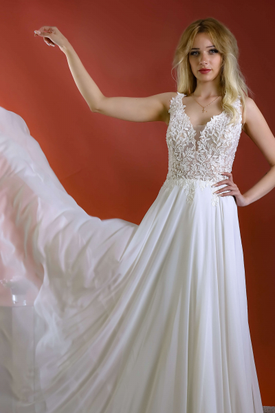 Schantal Brautkleid aus der Kollektion „Elegia“, Modell 52079.