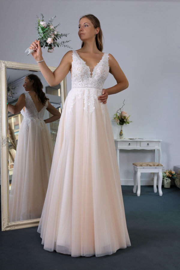 17953 A-Line Wedding Dress
