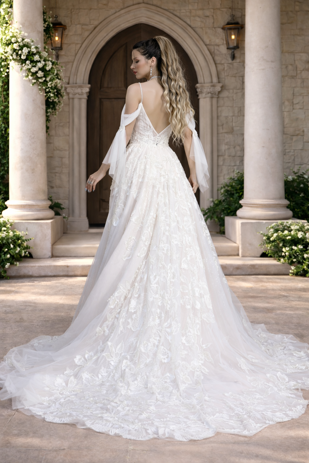 Präziser Stoffzuschnitt in der Schantal Brautkleid-Produktion für Händler